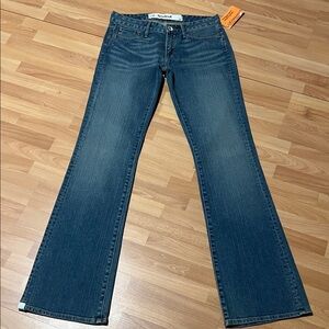 NWT Women’s AM I EARNEST Medium Wash Blue Bootcut Stretch Jeans Sz.28